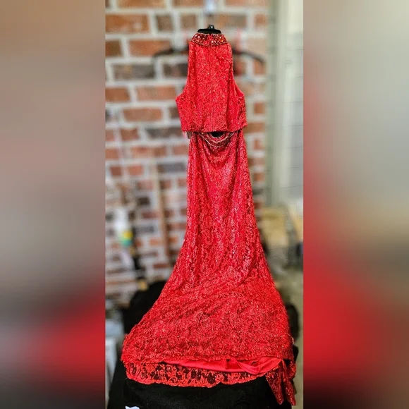 MacDougall red sequined gown with cropped top size 2-4 great holiday dress